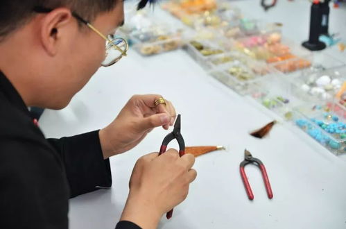 手中生花，艺术之美——工艺美术品设计之道